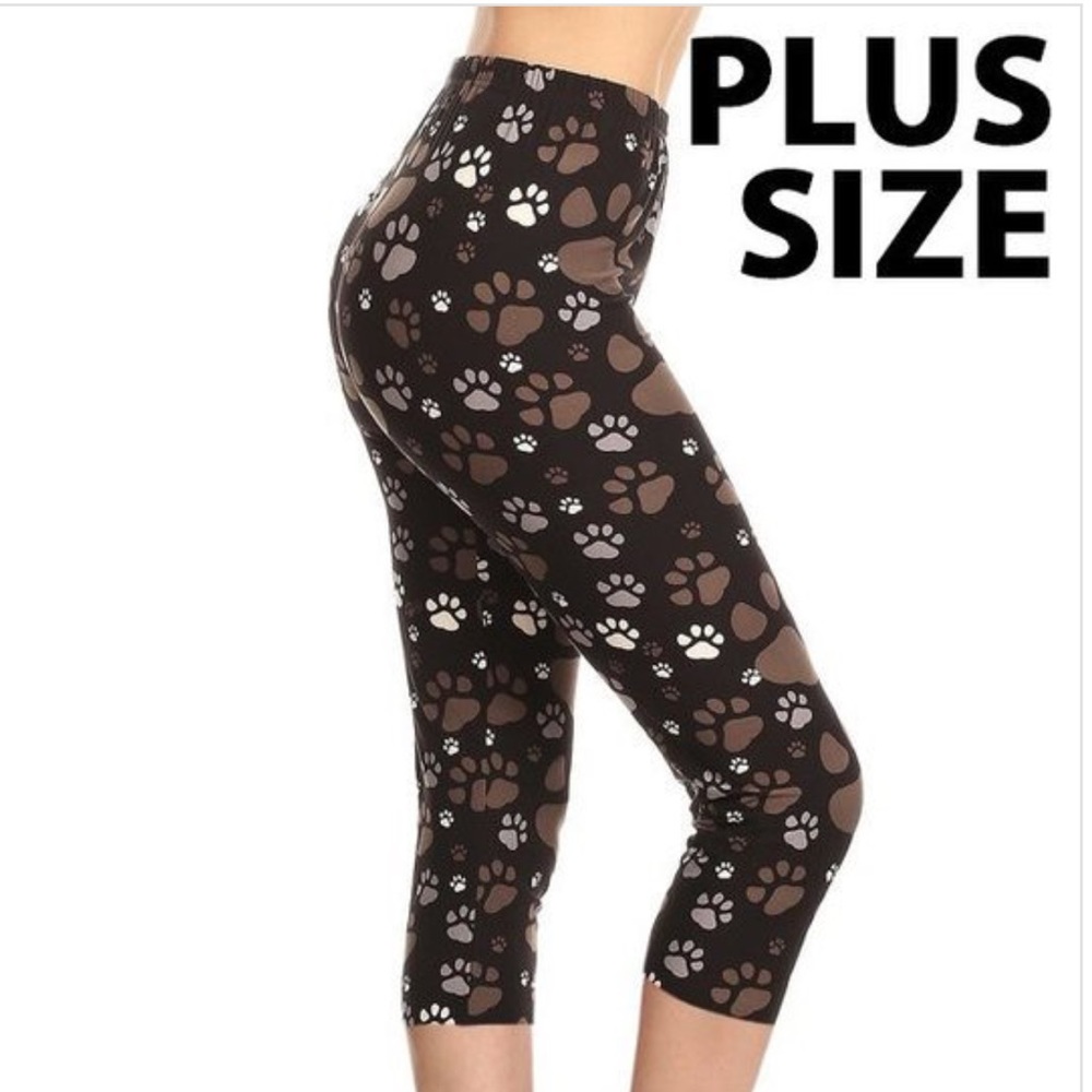 🐶 Animal Lover Alert!  Plus Capri Leggings!